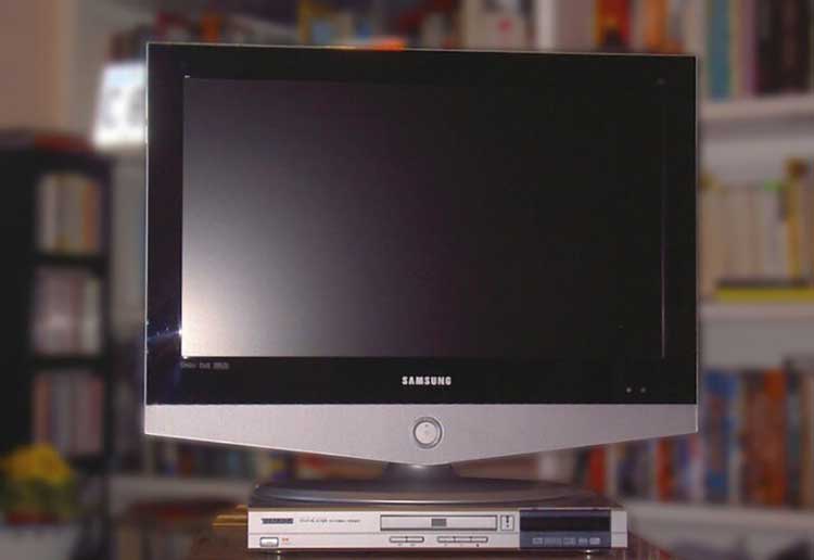 اولین تلویزیون ال سی دی